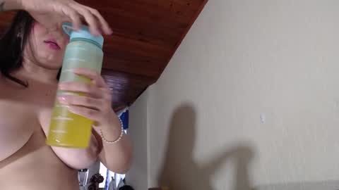 Snapshot of cuty_sexy_hotxx chatting on 10/21/25, 11:22 LIZETH online show from 10/21/25, 11:22