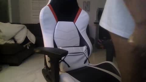 Snapshot of cxrlitos384092 chatting on 12/21/25, 01:51 cxrlitos384092 online show from 12/21/25, 01:51