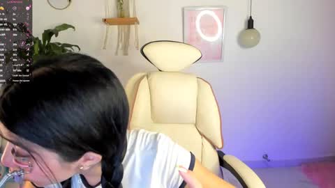 Snapshot of cyber_lizz chatting on 04/07/26, 12:00 Liz online show from 04/07/26, 12:00