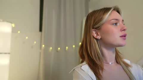 Snapshot of cyberheart_ chatting on 12/02/24, 06:32 EMILY online show from 12/02/24, 06:32