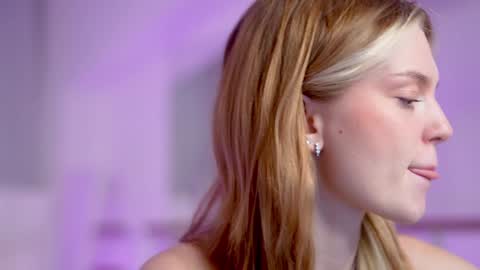 Snapshot of cyberheart_ chatting on 12/03/24, 03:44 EMILY online show from 12/03/24, 03:44