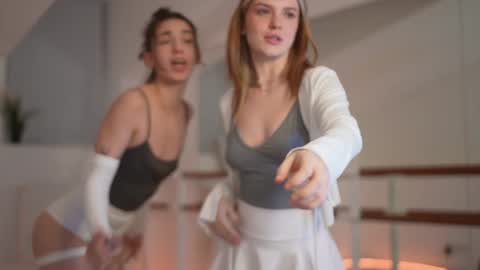 Snapshot of cyberheart_ chatting on 12/04/24, 02:48 EMILY online show from 12/04/24, 02:48