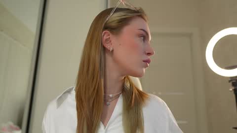 Snapshot of cyberheart_ chatting on 01/05/25, 02:41 EMILY online show from 01/05/25, 02:41