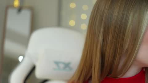 Snapshot of cyberheart_ chatting on 01/18/25, 03:49 EMILY online show from 01/18/25, 03:49