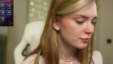 Snapshot of cyberheart_ chatting on 01/22/25, 05:38 EMILY online show from 01/22/25, 05:38