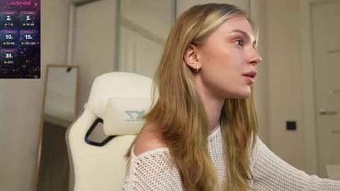 Snapshot of cyberheart_ chatting on 01/23/25, 06:45 EMILY online show from 01/23/25, 06:45