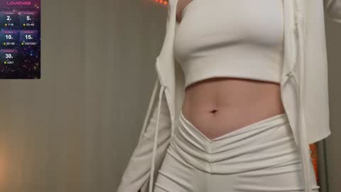 Snapshot of cyberheart_ chatting on 01/24/25, 04:17 EMILY online show from 01/24/25, 04:17