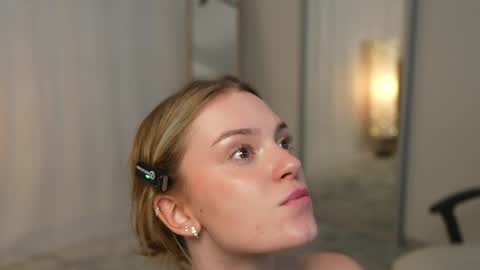 Snapshot of cyberheart_ chatting on 02/05/25, 05:31 EMILY online show from 02/05/25, 05:31