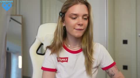 Snapshot of cyberheart_ chatting on 02/07/25, 02:15 EMILY online show from 02/07/25, 02:15