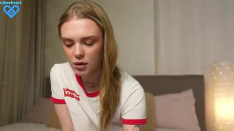 Snapshot of cyberheart_ chatting on 02/07/25, 05:18 EMILY online show from 02/07/25, 05:18