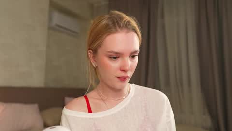 Snapshot of cyberheart_ chatting on 10/07/25, 03:42 EMILY online show from 10/07/25, 03:42