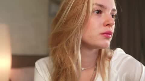 Snapshot of cyberheart_ chatting on 10/15/25, 04:18 EMILY online show from 10/15/25, 04:18