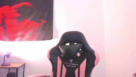 Snapshot of cyberia____________________ chatting on 05/09/26, 04:01 cel I am independent Help me reach 200 thumbs up uwu online show from 05/09/26, 04:01