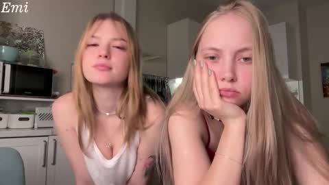 Snapshot of cyberl0ve_ chatting on 03/05/26, 03:08 Im Emi streaming with my friend Reyna today online show from 03/05/26, 03:08