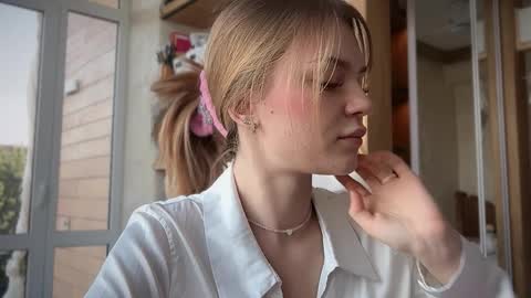 Snapshot of cyberl0ve_ chatting on 04/11/26, 01:15 Im Emi streaming with my friend Reyna today online show from 04/11/26, 01:15