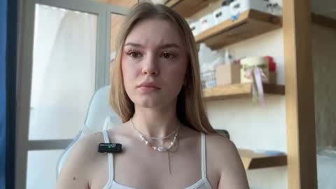 Snapshot of cyberl0ve_ chatting on 04/21/26, 11:05 Im Emi streaming with my friend Reyna today online show from 04/21/26, 11:05