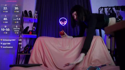 Snapshot of cyberxgoddess_ chatting on 12/05/24, 07:16 Lily Goddess online show from 12/05/24, 07:16