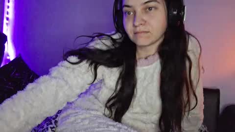 Snapshot of cyndee_winter chatting on 12/18/24, 10:46 Cyndee Winter online show from 12/18/24, 10:46