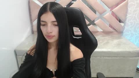 CINTIA ARAUJO online show from 09/17/25, 04:47