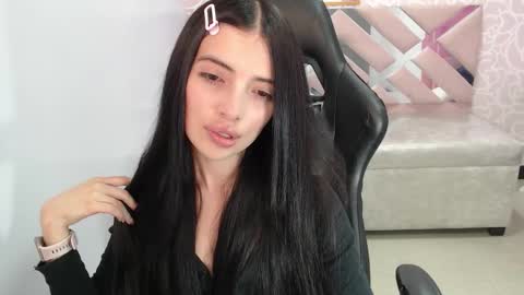 CINTIA ARAUJO online show from 11/11/25, 02:55