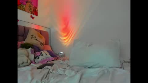 Snapshot of cynthiaa33 chatting on 04/21/26, 01:53 cynthiaa33 online show from 04/21/26, 01:53