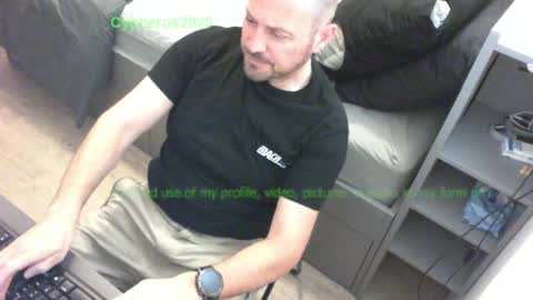 Snapshot of cypheros2025 chatting on 04/12/26, 06:24 Chris online show from 04/12/26, 06:24
