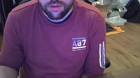 Snapshot of cyrsug chatting on 10/20/25, 02:06 cyrsug online show from 10/20/25, 02:06