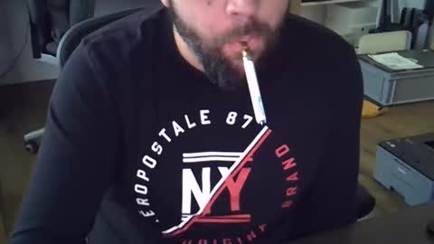 Snapshot of cyrsug chatting on 12/05/25, 11:08 cyrsug online show from 12/05/25, 11:08