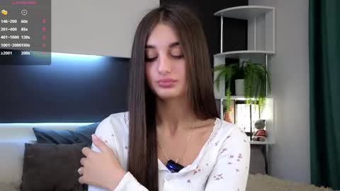 Snapshot of czamabech chatting on 02/17/25, 01:04 Isabella online show from 02/17/25, 01:04