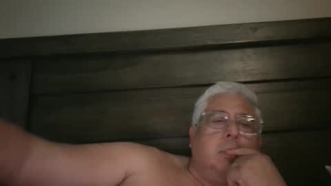 Snapshot of czar1974 chatting on 12/18/25, 01:00 czar1974 online show from 12/18/25, 01:00