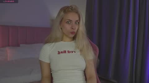 Julie online show from 06/12/26, 07:40