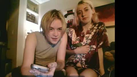 Snapshot of d_and_dean chatting on 12/16/25, 05:45 d_and_dean online show from 12/16/25, 05:45