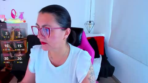 Mia  online show from 11/04/25, 12:37