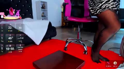 Mia  online show from 11/07/25, 01:44