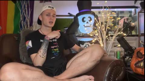 Snapshot of da_danya chatting on 10/22/25, 02:34 da_danya online show from 10/22/25, 02:34