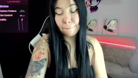 Snapshot of daahanna_ chatting on 10/11/25, 01:05 Ailyn  online show from 10/11/25, 01:05