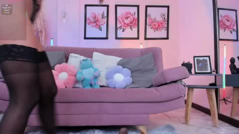 Snapshot of daaniela_moon chatting on 06/05/26, 12:00 Daniela online show from 06/05/26, 12:00