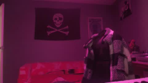 Snapshot of dabirdfree chatting on 10/19/25, 03:56 Destroyer online show from 10/19/25, 03:56