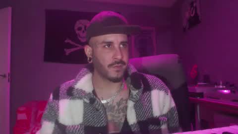 Snapshot of dabirdfree chatting on 11/13/25, 01:04 Destroyer online show from 11/13/25, 01:04