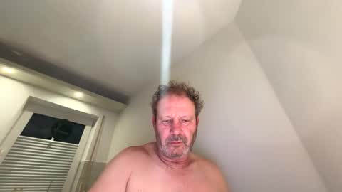 Snapshot of dachdecker7269 chatting on 02/26/26, 05:06 dachdecker7269 online show from 02/26/26, 05:06