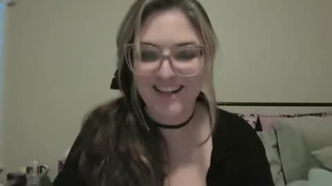 Snapshot of daddies_princesss chatting on 01/11/26, 09:09 daddies_princesss online show from 01/11/26, 09:09