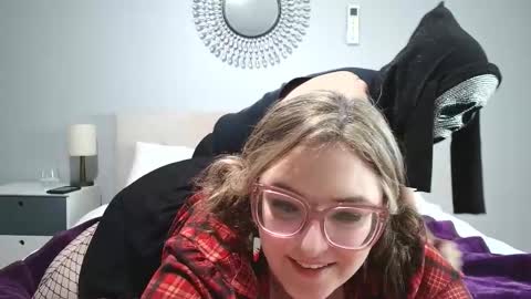 Snapshot of daddies_princesss chatting on 03/07/26, 07:00 daddies_princesss online show from 03/07/26, 07:00