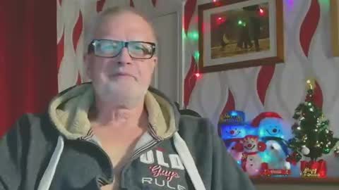 Snapshot of daddiescockforyou chatting on 12/13/24, 09:20 Brian ... online show from 12/13/24, 09:20