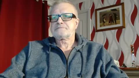 Snapshot of daddiescockforyou chatting on 03/11/25, 09:04 Brian ... online show from 03/11/25, 09:04