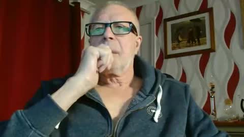 Snapshot of daddiescockforyou chatting on 11/12/25, 09:03 Brian ... online show from 11/12/25, 09:03