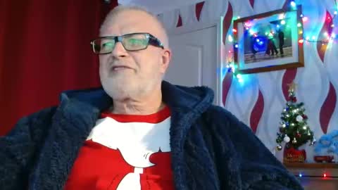 Snapshot of daddiescockforyou chatting on 12/22/25, 09:01 Brian ... online show from 12/22/25, 09:01