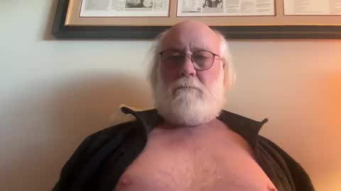 Snapshot of daddy341177 chatting on 01/16/25, 12:45 daddy341177 online show from 01/16/25, 12:45