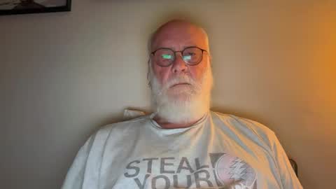 Snapshot of daddy341177 chatting on 09/24/25, 12:19 daddy341177 online show from 09/24/25, 12:19