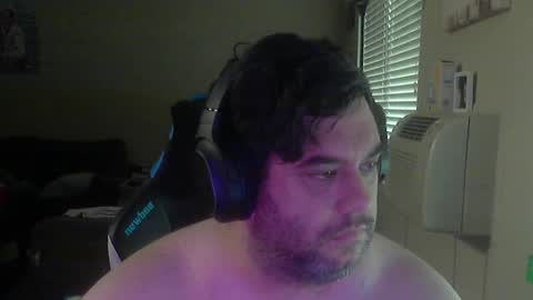 Snapshot of daddybody4u chatting on 09/28/25, 03:17 daddybody4u online show from 09/28/25, 03:17