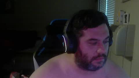 Snapshot of daddybody4u chatting on 10/15/25, 07:36 daddybody4u online show from 10/15/25, 07:36